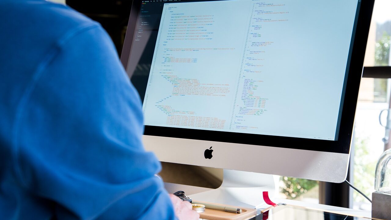 Comparison of Claude Code vs Cursor AI coding tools in 2026