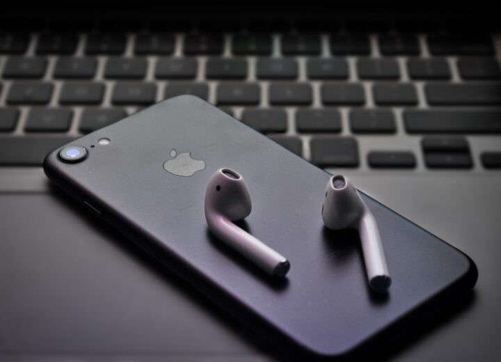 Apple devices showcasing Siri AI coming newer feature